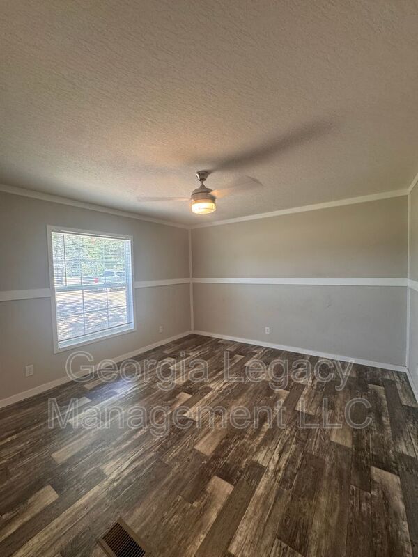Building Photo - 552 Sewell Mill Rd
