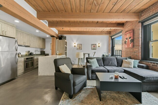 Building Photo - 90 Wareham St