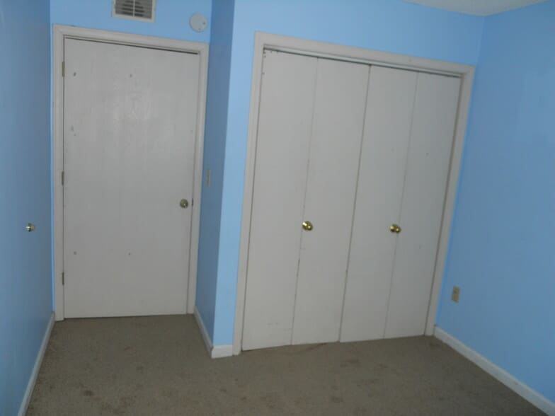 2nd Bedroom - 927 Emery Rd