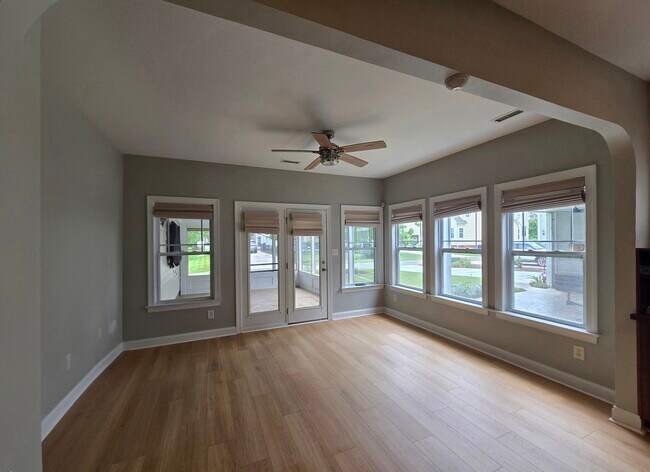 Building Photo - 8014 Ladys Secret Dr