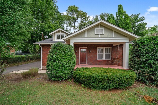 Primary Photo - Charming 3BE/2BA cottage in a great location of Belmont-Hillsboro!