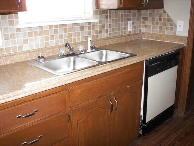 Building Photo - Wonderful remodel!