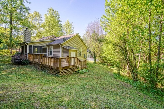 Building Photo - Adorable 2 BR, 2 BA Home - Greater North Main Area, Greenville