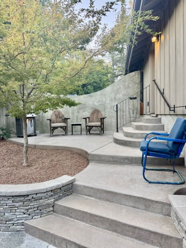 Building Photo - Immaculate Designer Furnished Studio in Country close to Town (Auburn, CA)