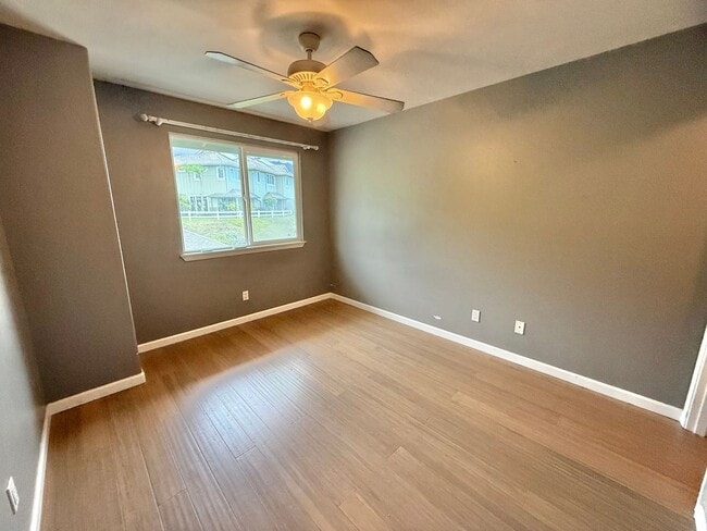Building Photo - 3 Bedrooms / 2.5 Bathrooms Townhome at Ili...