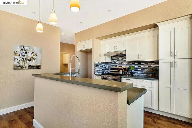 Building Photo - 4724 Cove Ln