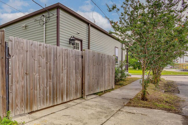 Building Photo - 3200 Burdette St