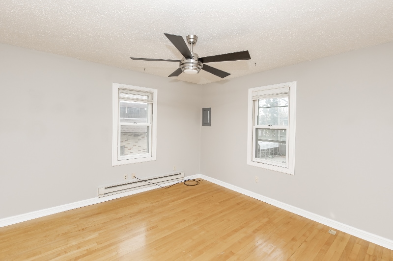 Building Photo - 344 6th Ave S