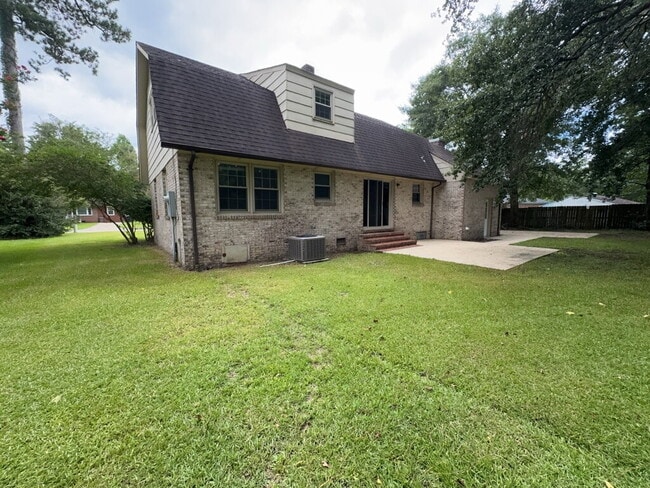 Building Photo - 203 King Richard Ct