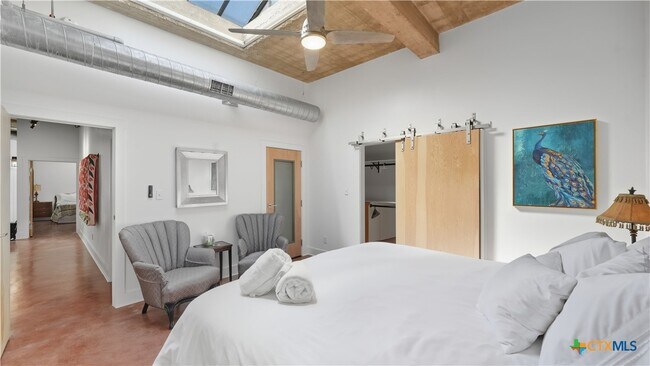 Building Photo - 222 Losoya St