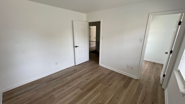 Building Photo - Beautiful 3 Bed / 2.5 Bath home in WLR!