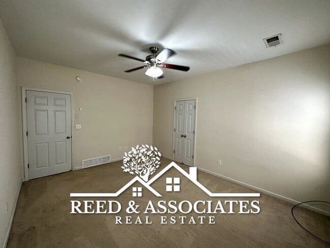 Building Photo - 3 Bedroom in Mud Island!
