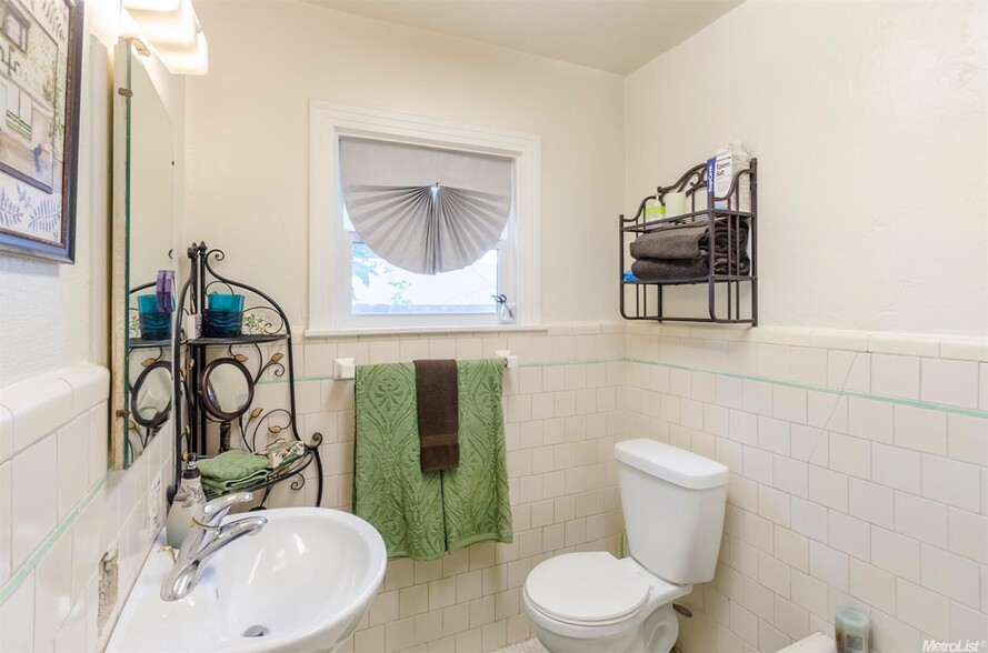 bathroom - 7120 Palm Ave