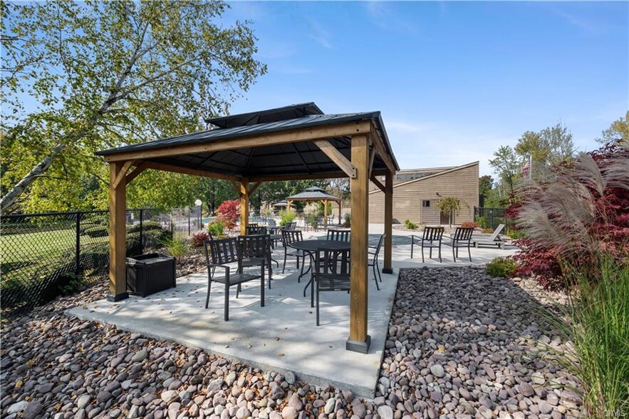 Poolside Gazebo - 44 Watertree Dr