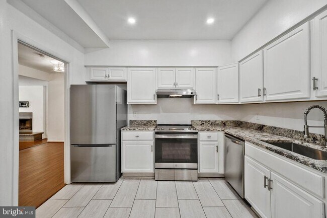 Building Photo - 12883 Cara Dr