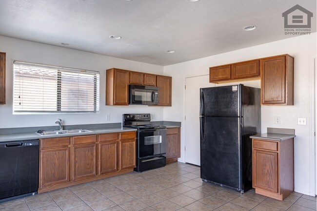 Building Photo - 3Bed/2.5Bath House in Maricopa! Move-In Ready on 07/09/2026!