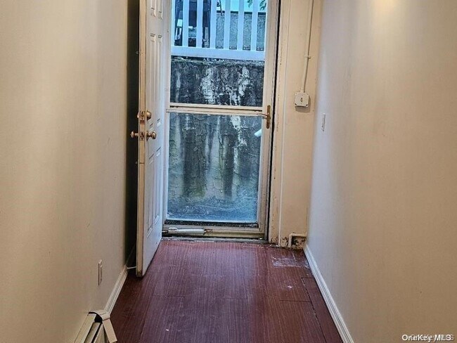 Building Photo - 82-74 Country Pointe Cir