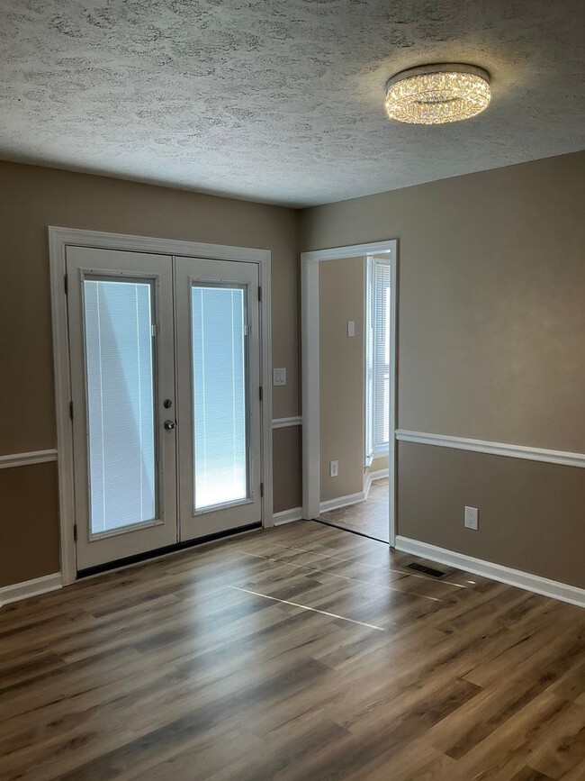 Building Photo - 101 Shady Maple Dr