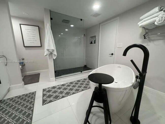 Building Photo - 11113 Biscayne Blvd
