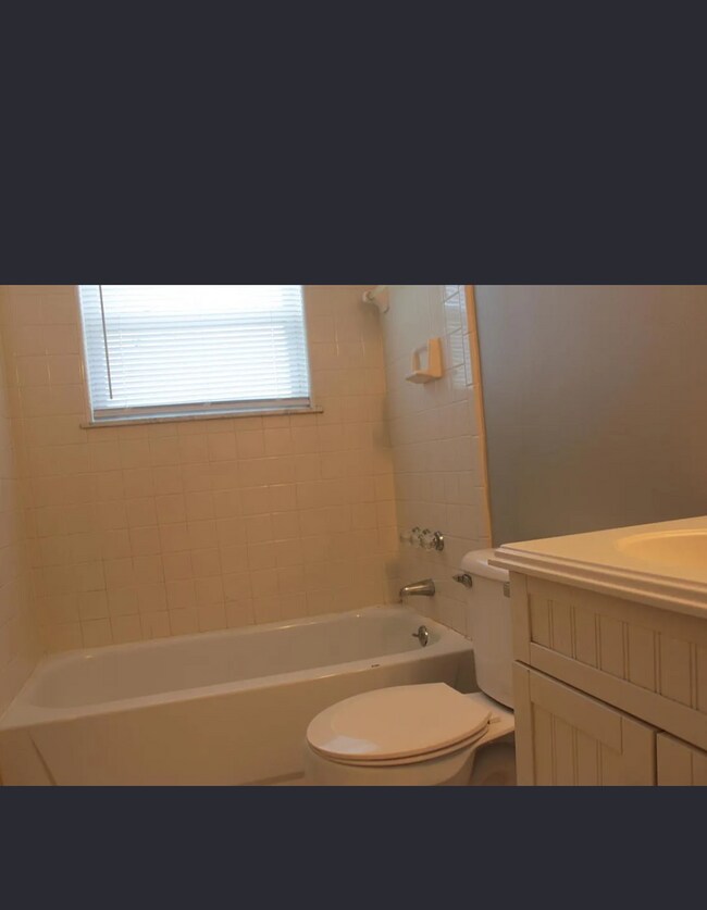 Building Photo - 2504 Langdon Dr