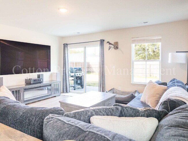 Building Photo - 3083 Day Dream Ln