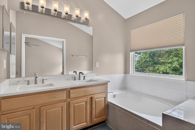 Building Photo - 5166 Ballycastle Cir