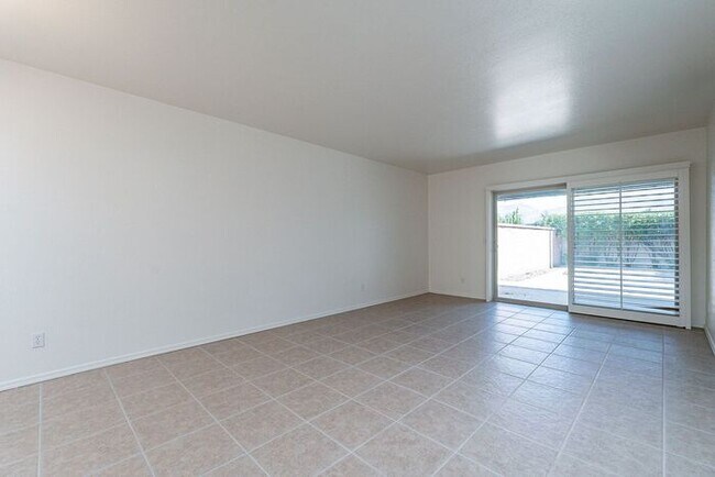 Building Photo - Pending/ Rented - Move-In Ready 2-Bed Tucs...