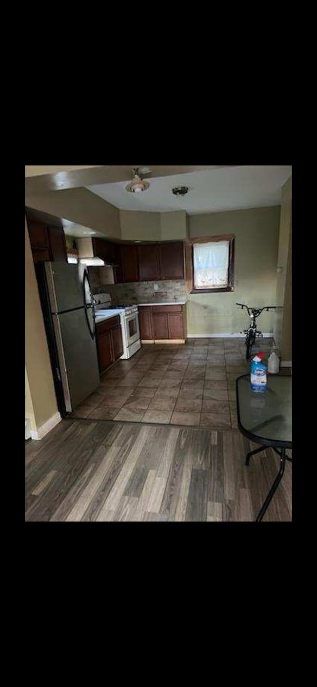 Kitchen in first floor - 317 Arthur St