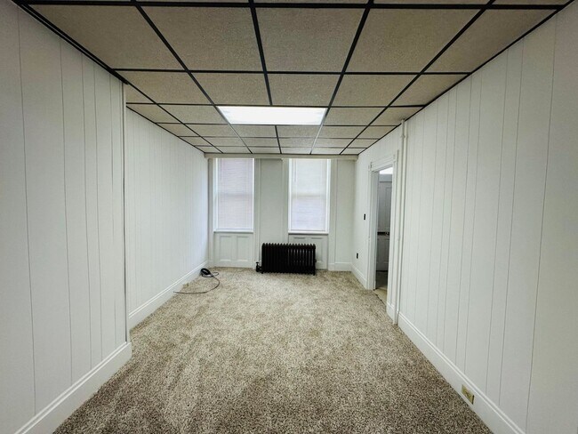 Building Photo - Two Bedroom House, Downtown Area