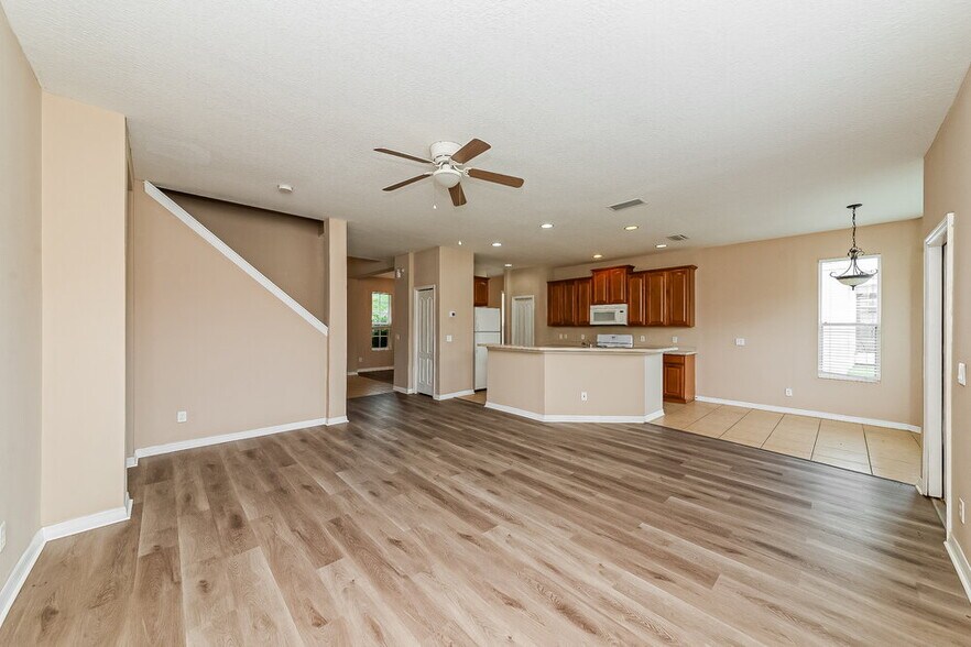 Building Photo - 6305 36th Ct E
