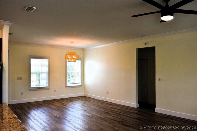 Building Photo - 1217 SW Marmore Ave