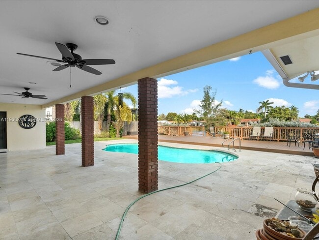 Building Photo - 21151 NE 22nd Ct