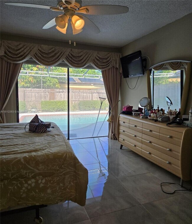 Building Photo - 10625 SW 127th Pl