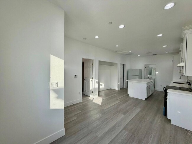 Building Photo - 11522 June St