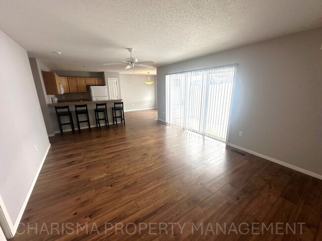 Building Photo - WALK IN LEVEL 2 BD, 1 BA CONDO WITH WOOD F...