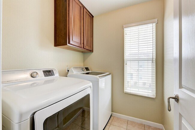 Building Photo - 1010 Dante Cir