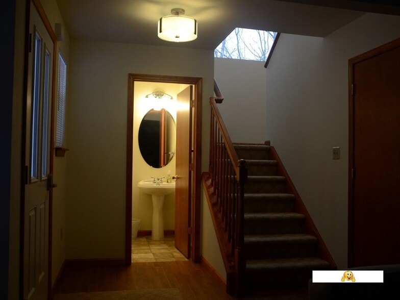 Building Photo - 51 Mohawk Trl