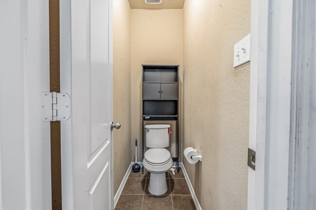 Building Photo - 2403 Summers Glen Ct