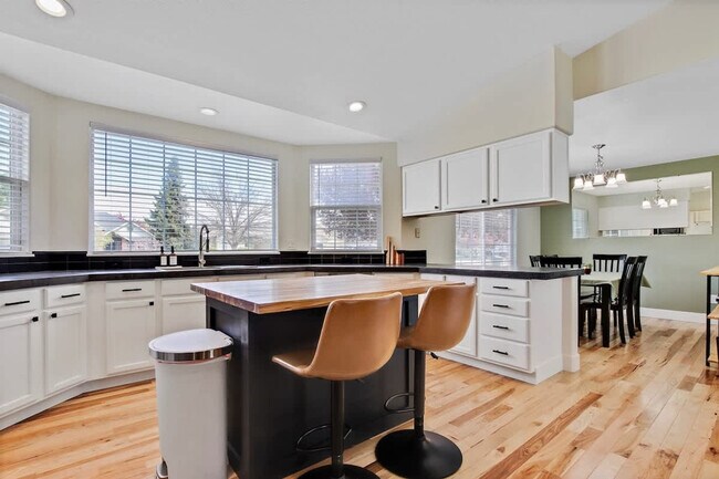 Building Photo - 4243 E Driftwood Dr