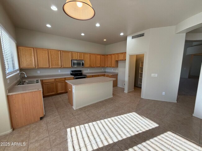 Building Photo - 6285 S Fawn Ct