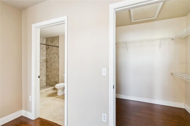 Building Photo - 1025 Villagio Cir