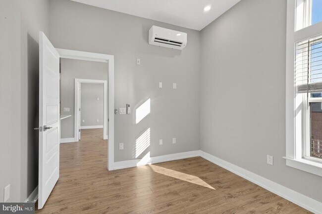 Building Photo - 2034 N Front St