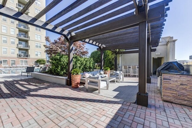 Building Photo - 325 East Paces Ferry Rd NE