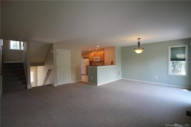 Building Photo - 1001 Cypress Dr