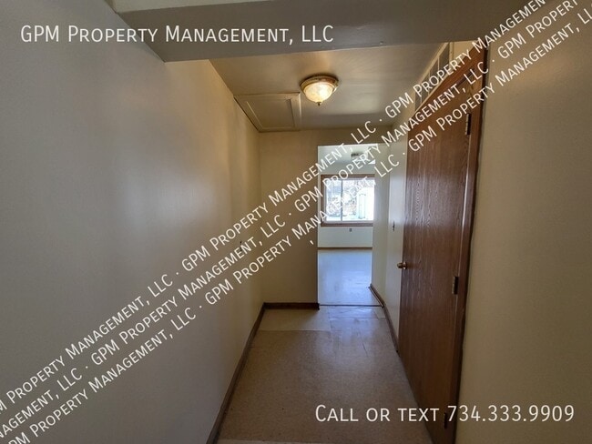 Building Photo - 32256 Oscoda Ct