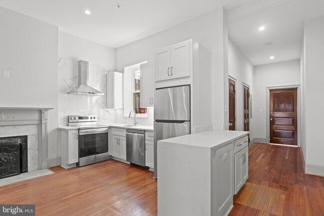 Building Photo - 812 Park Ave