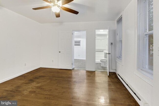 Building Photo - 600 E Girard Ave