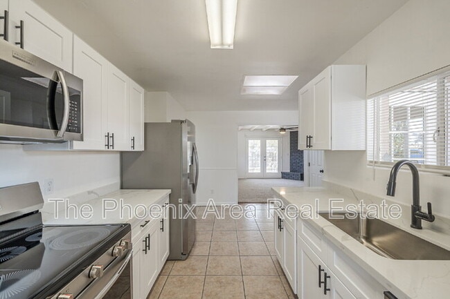 Building Photo - 787 W Flint St