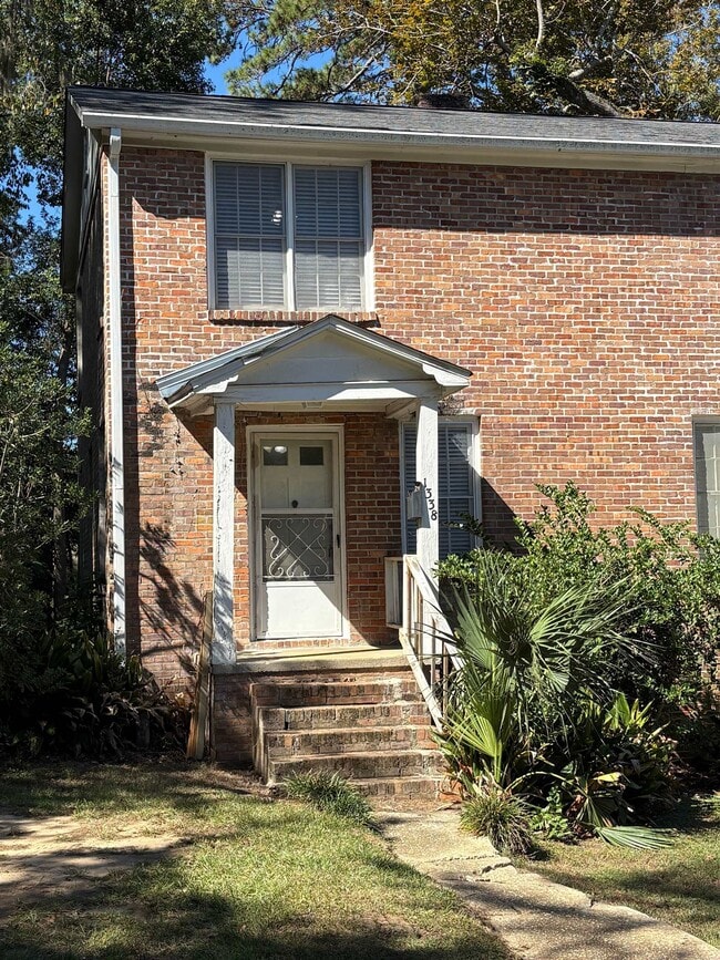 Building Photo - 1338 Colonial Dr