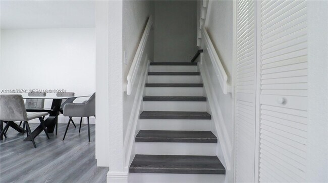 Building Photo - 15330 SW 134th Pl